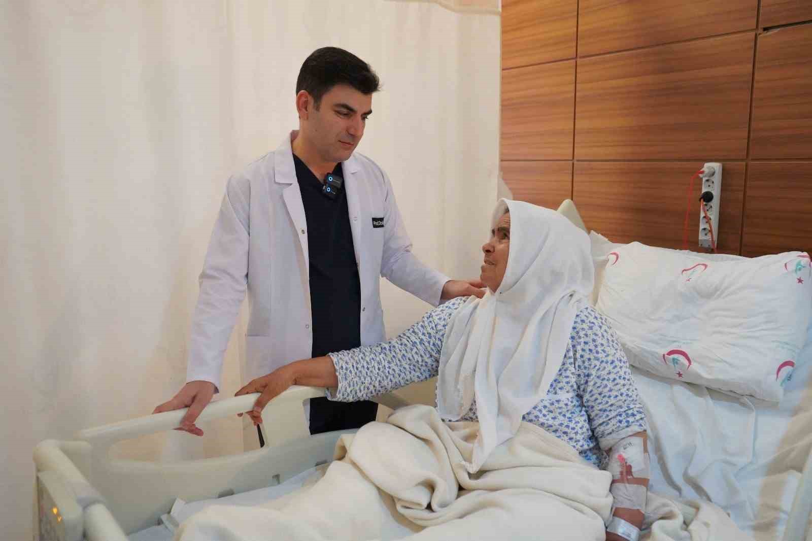 79 yaşındaki hastanın aort kapağı ameliyatsız değiştirildi
