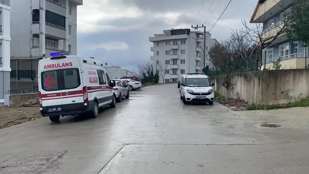 Tartıştığı kocasını omzundan bı&ccedil;akladı
