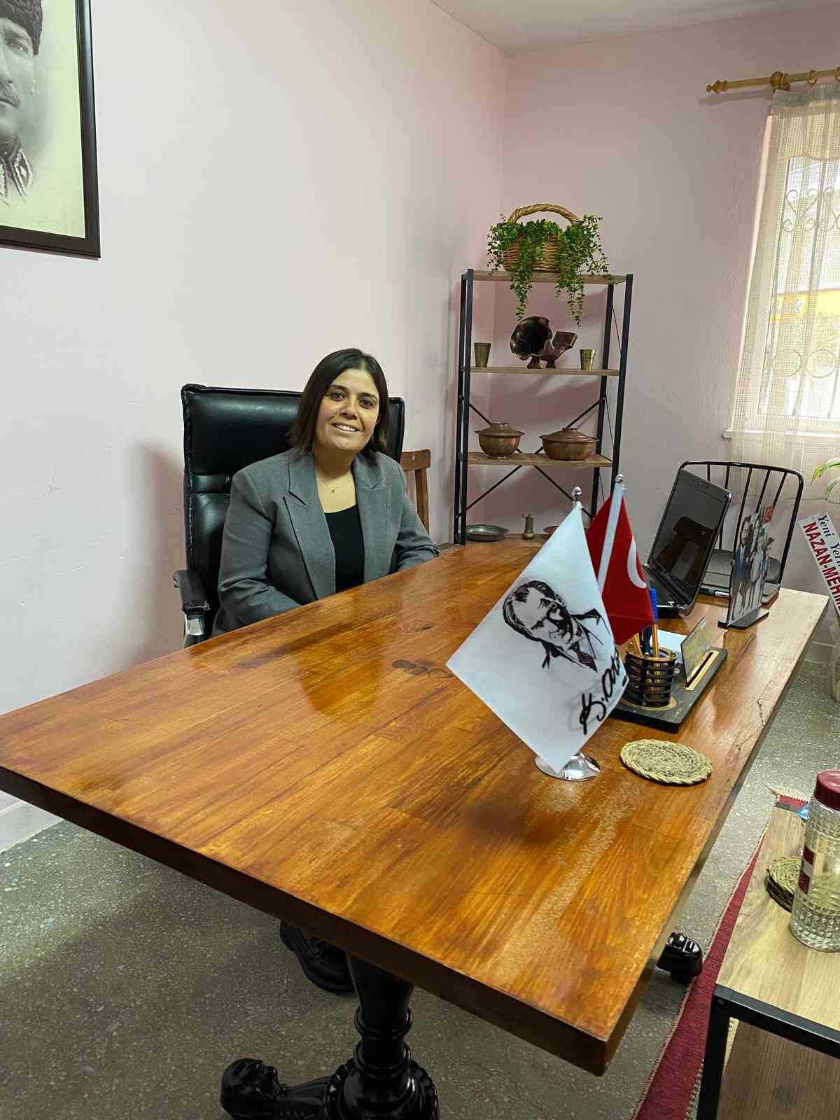 Sarıg&ouml;l&rsquo;&uuml;n ilk kadın muhtarı &ccedil;alışma ofisini a&ccedil;tı
