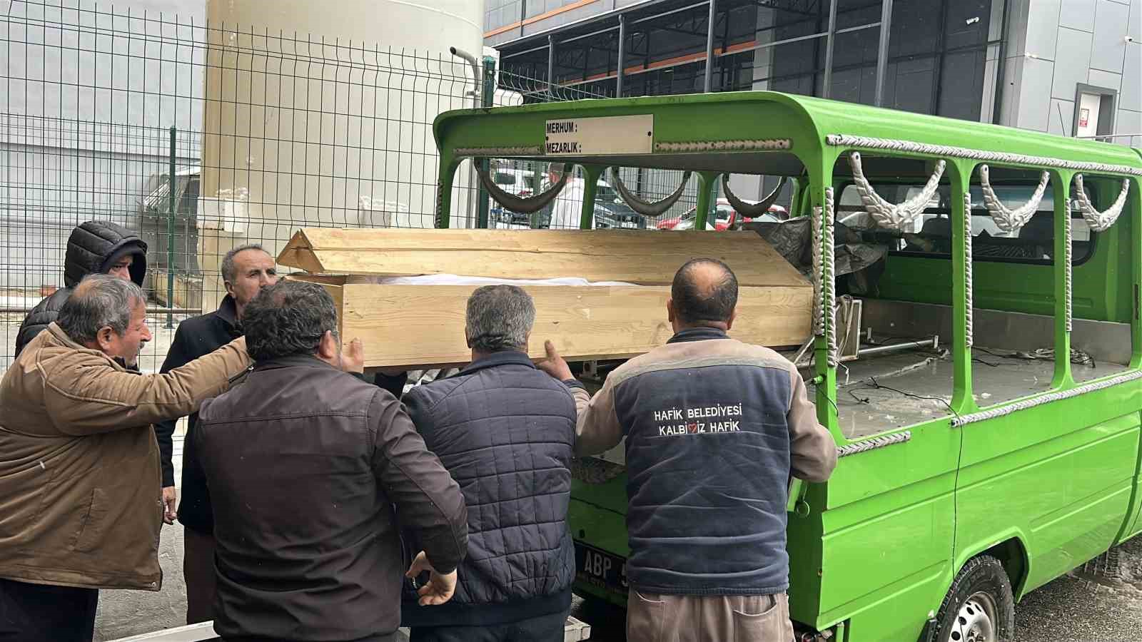 Soba yakarken eteği tutuşan kadının cenazesi yakınlarına teslim edildi