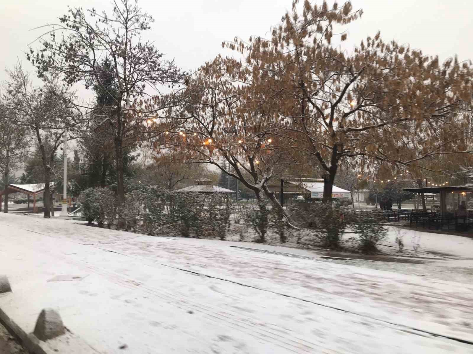 Malatya&rsquo;da kar yağışı etkili oluyor
