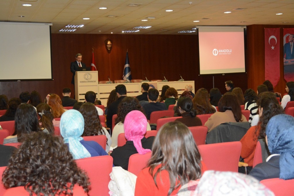 &ldquo;Hukukta Kariyer Zirvesi&rdquo; konferansı

