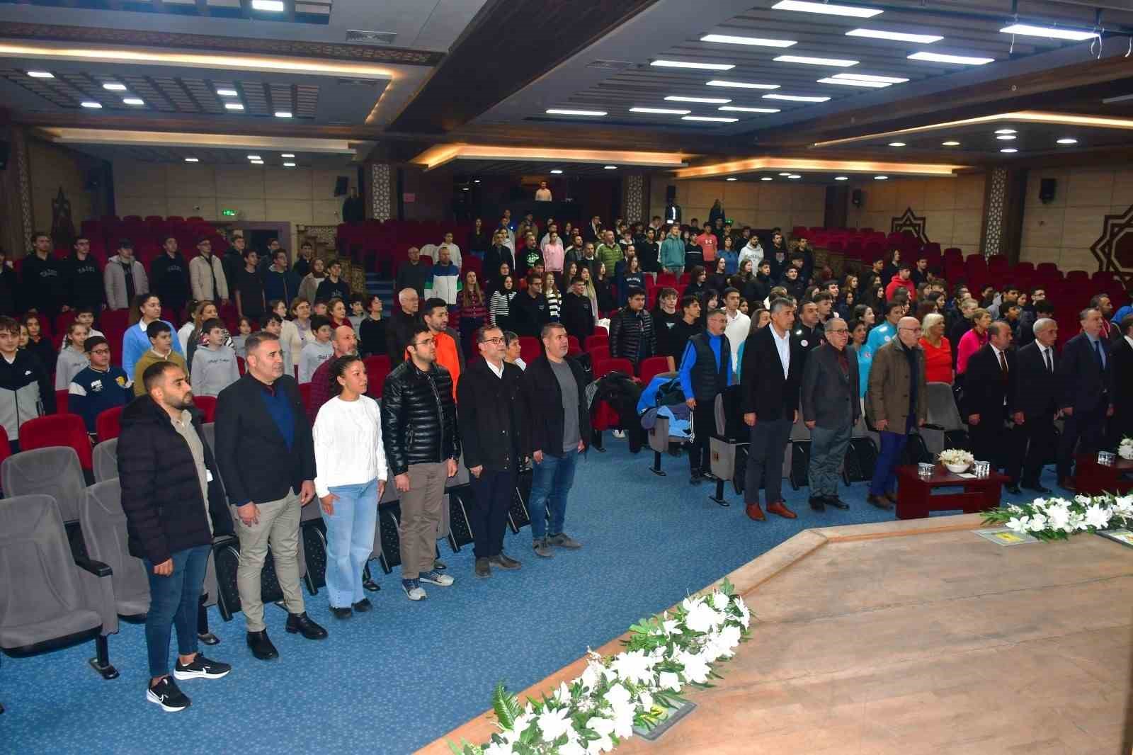 U&ccedil;an Manisalı Ruhi Sarıalp memleketinde anıldı
