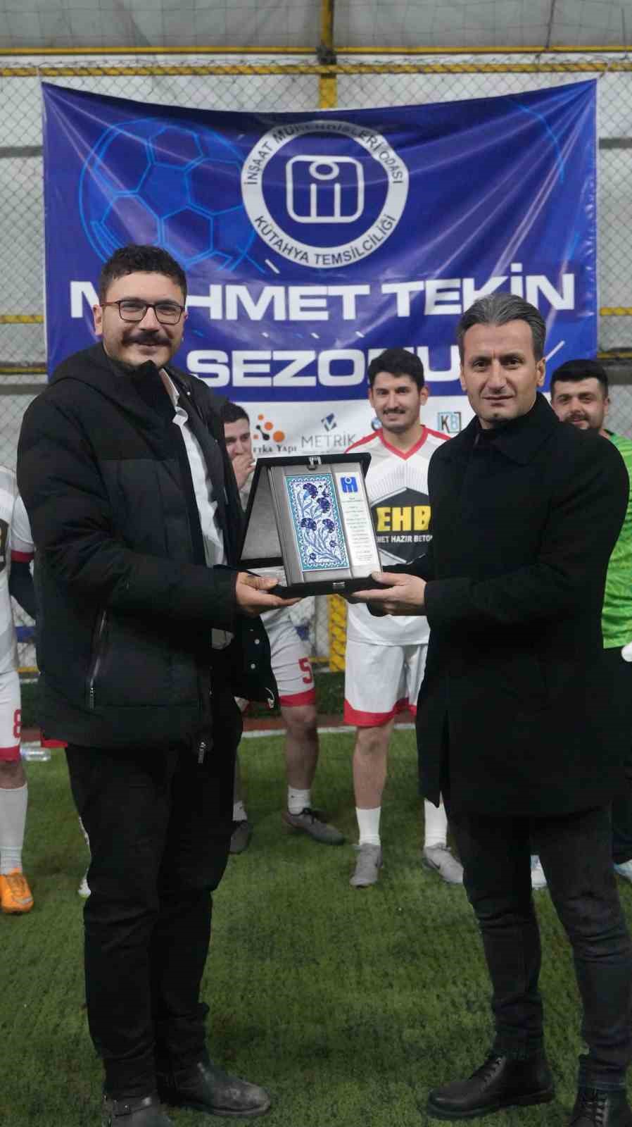 K&uuml;tahya&rsquo;da Mehmet Tekin&rsquo;in anısına d&uuml;zenlenen turnuvada şampiyon &ldquo;Narin&rdquo; oldu
