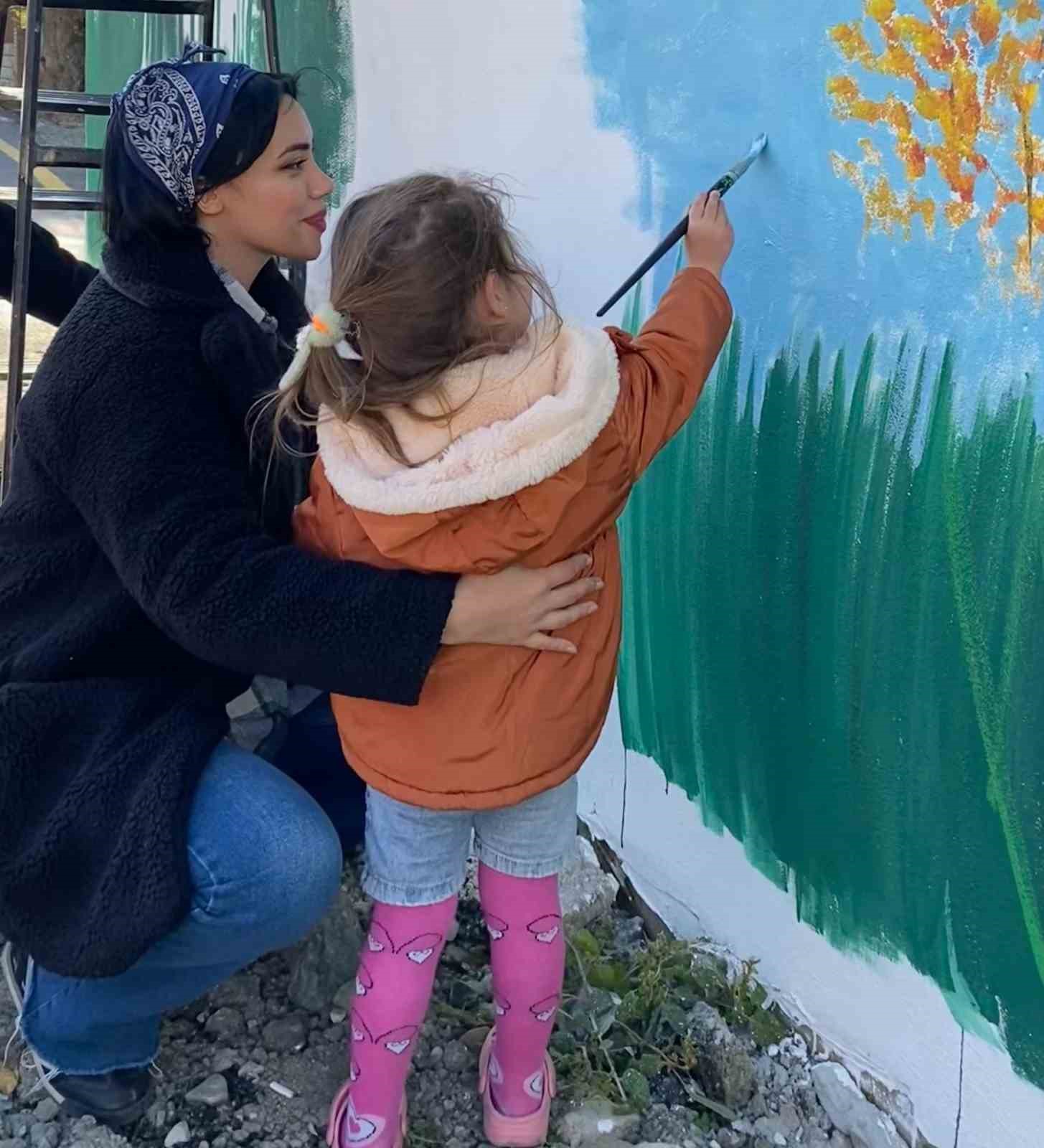 Atıl binaları sanat eserine dönüştürüyorlar
