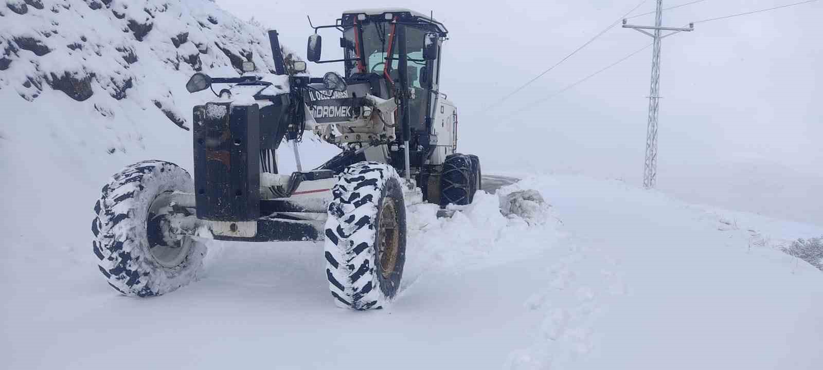 Elazığ’da 5 köy yolu ulaşıma kapandı