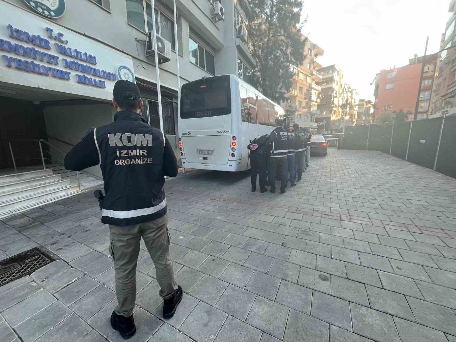 İzmir’de ‘Genç Osman’ çetesine operasyon: 7 tutuklama 