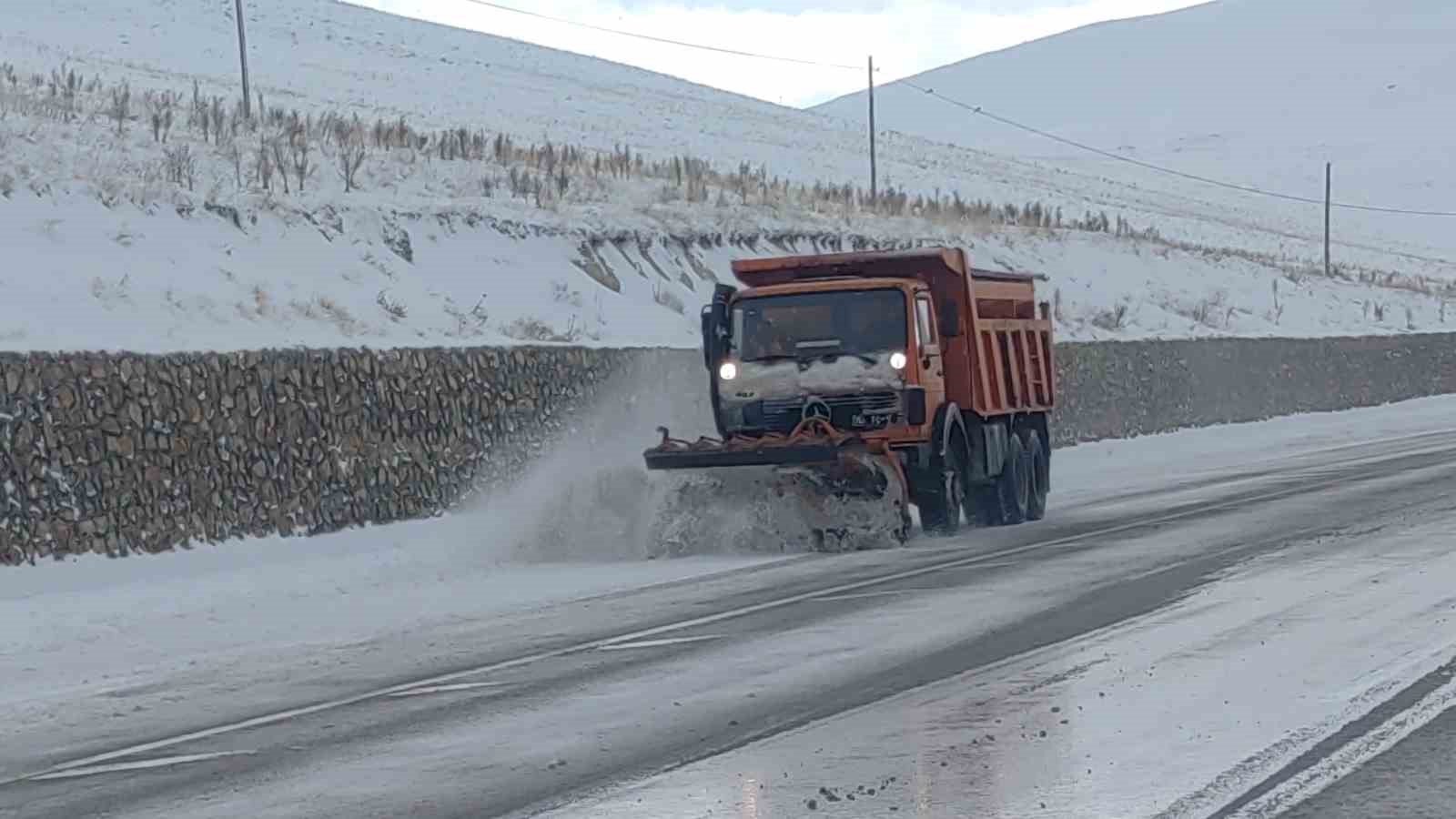 Van’da 21 yerleşim yerinin yolu ulaşıma kapandı
