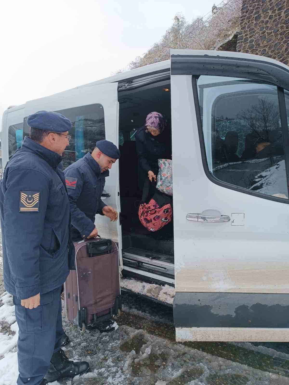 Giresun’da jandarma diyaliz hastasına yardım eli uzattı
