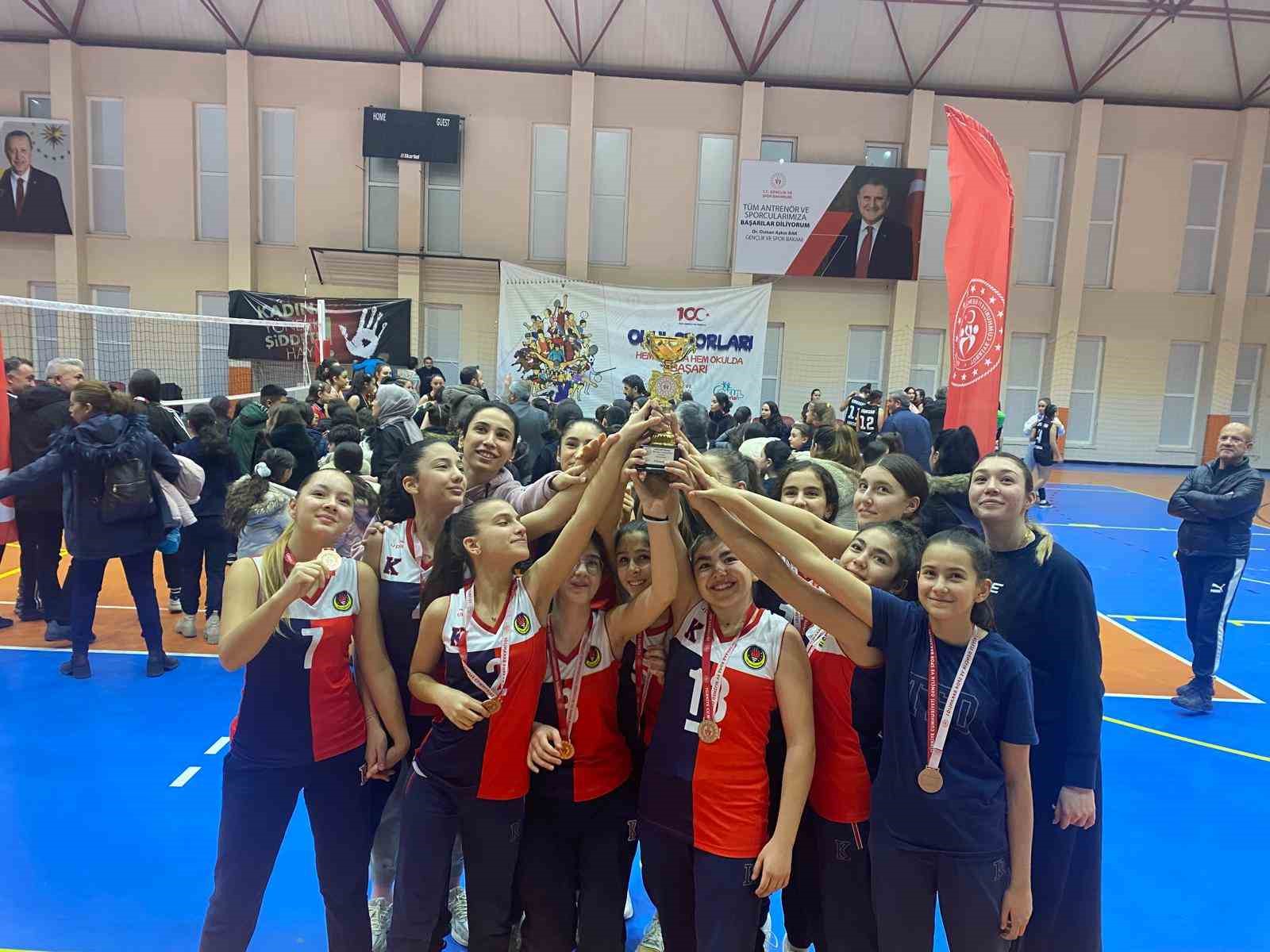 Okul Sporları Voleybol Yıldız Erkek ve Kız maçları sona erdi
