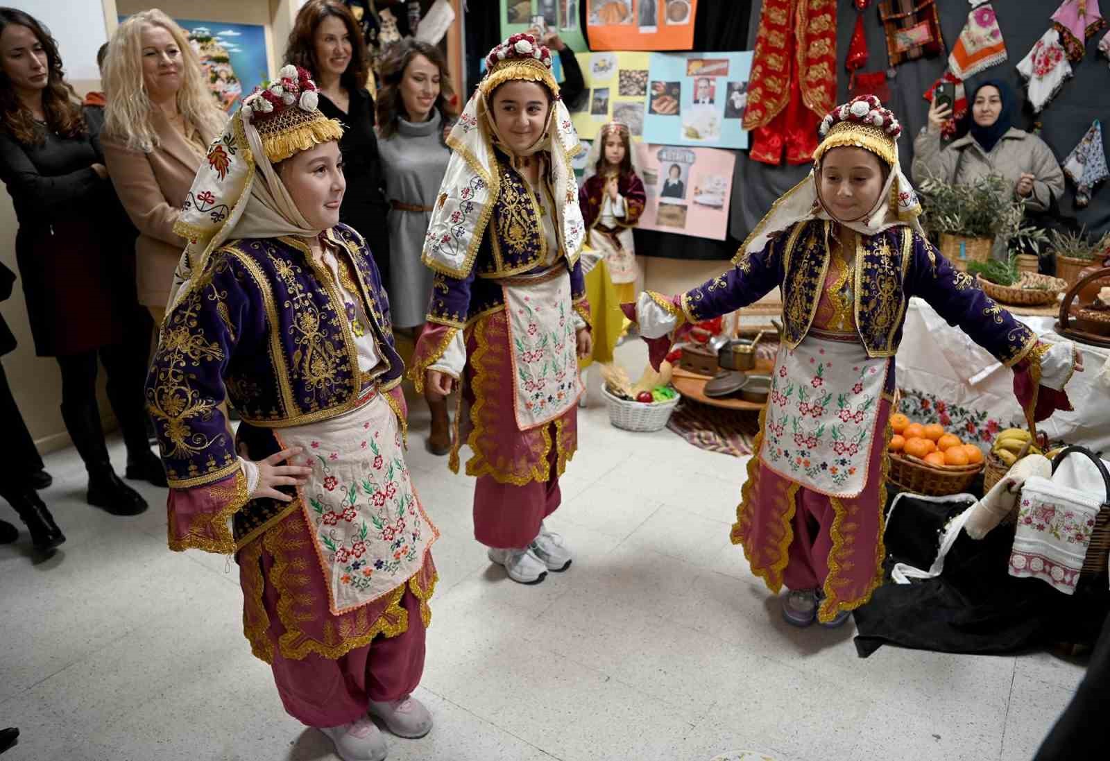 Kuşadası’nda ‘Yerli Malı Haftası’nda’ öğrencilerden renkli etkinlik
