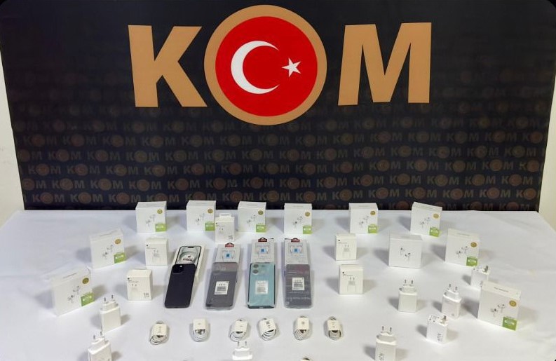 Bingöl’de kaçak telefonlar ve aksesuarları ele geçirildi