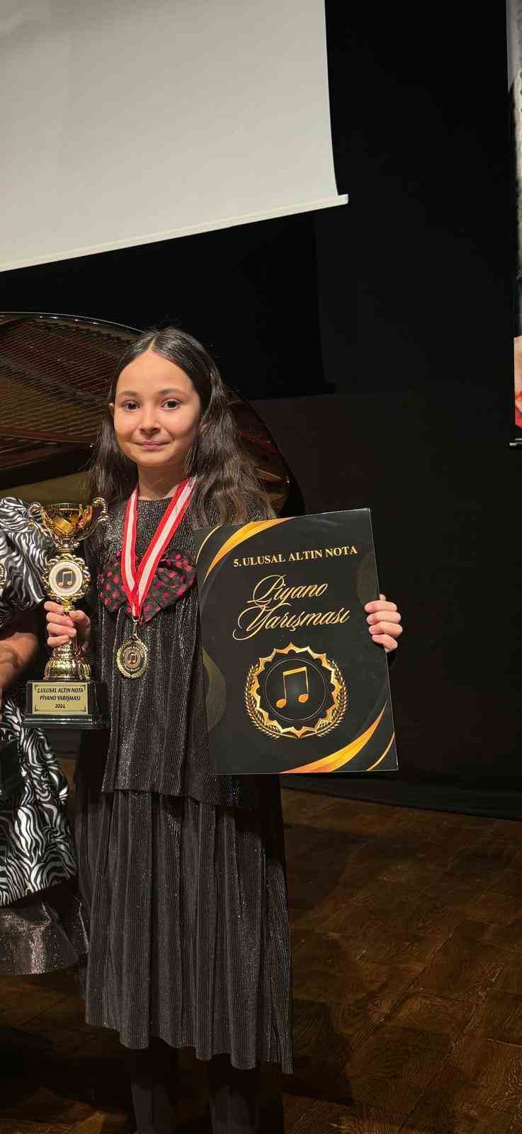 GKV&rsquo;li Ceyda Sayar piyanoda T&uuml;rkiye birincisi
