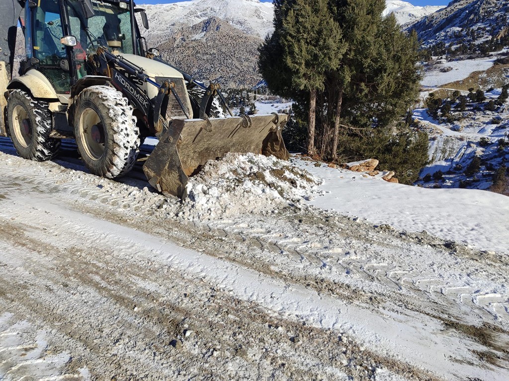 Dulkadiroğlu Belediyesi&rsquo;nden karla m&uuml;cadele
