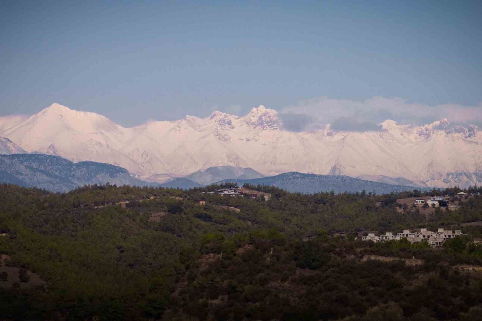 Toros Dağlarında kar kılığına artıyor