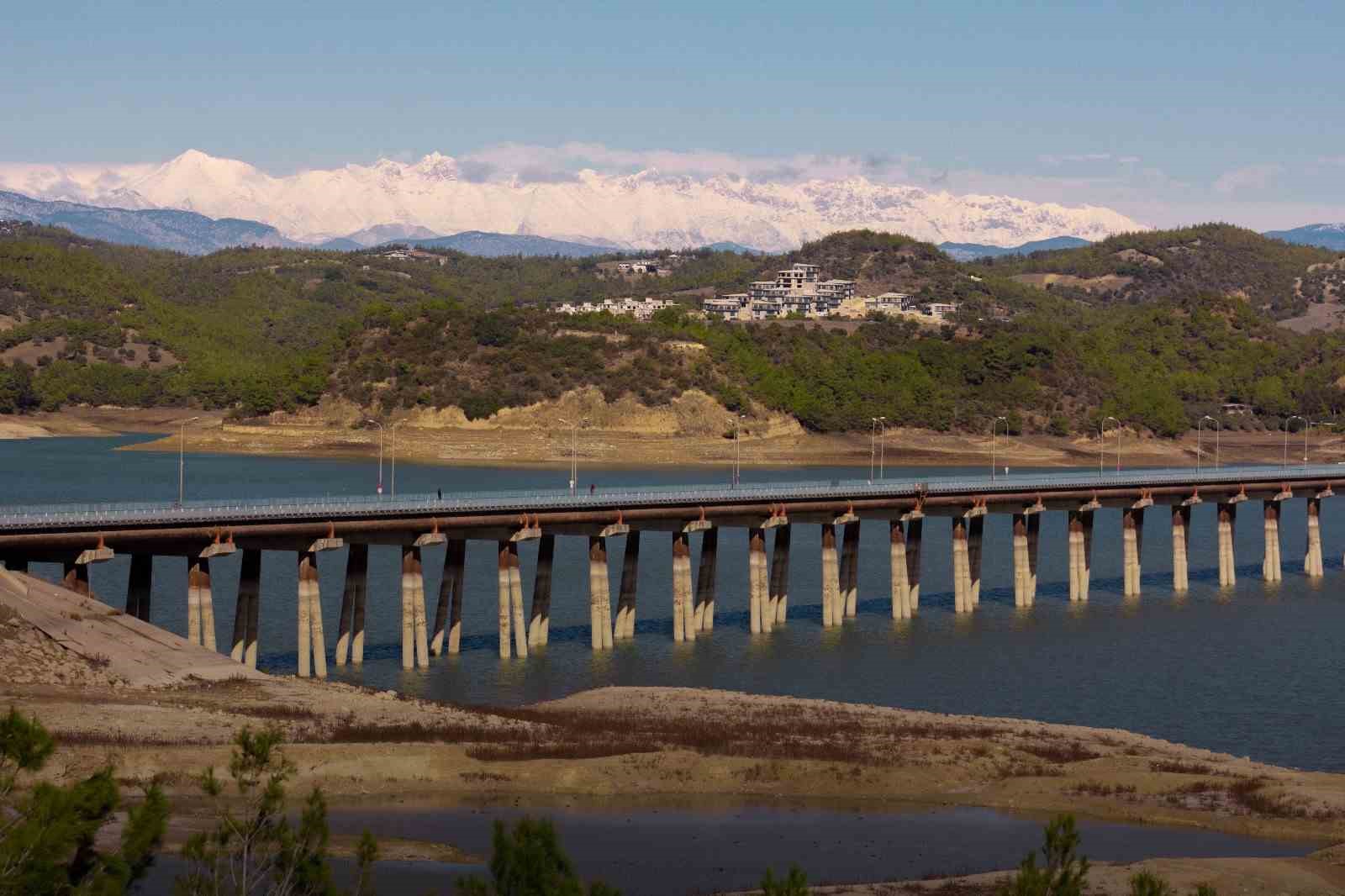 Toros Dağlarında kar kılığına artıyor
