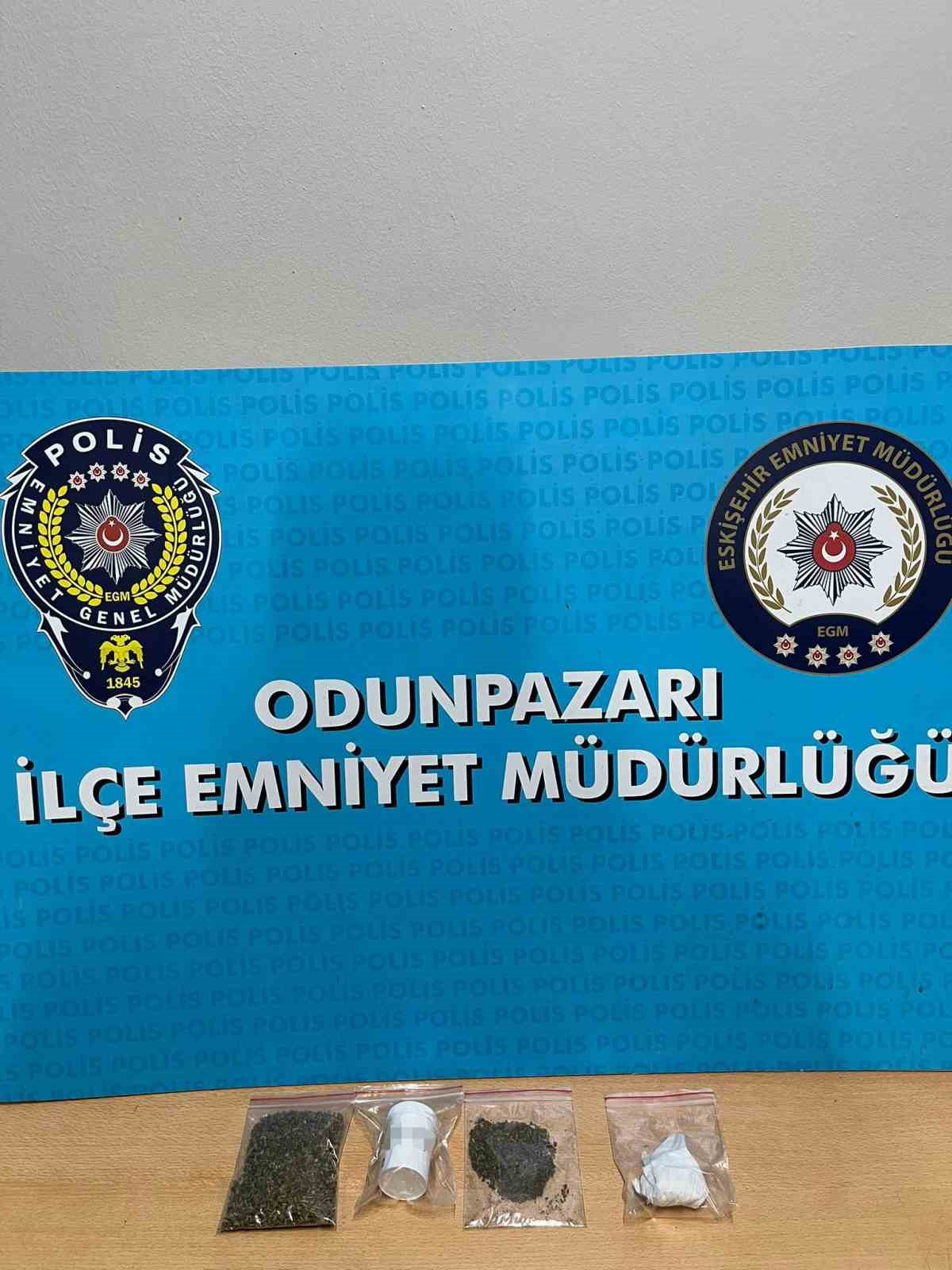 Bek&ccedil;ilerin kontrolleri sırasında kesinleşmiş hapis cezası olduğu belirlenen ş&uuml;pheli yakalandı
