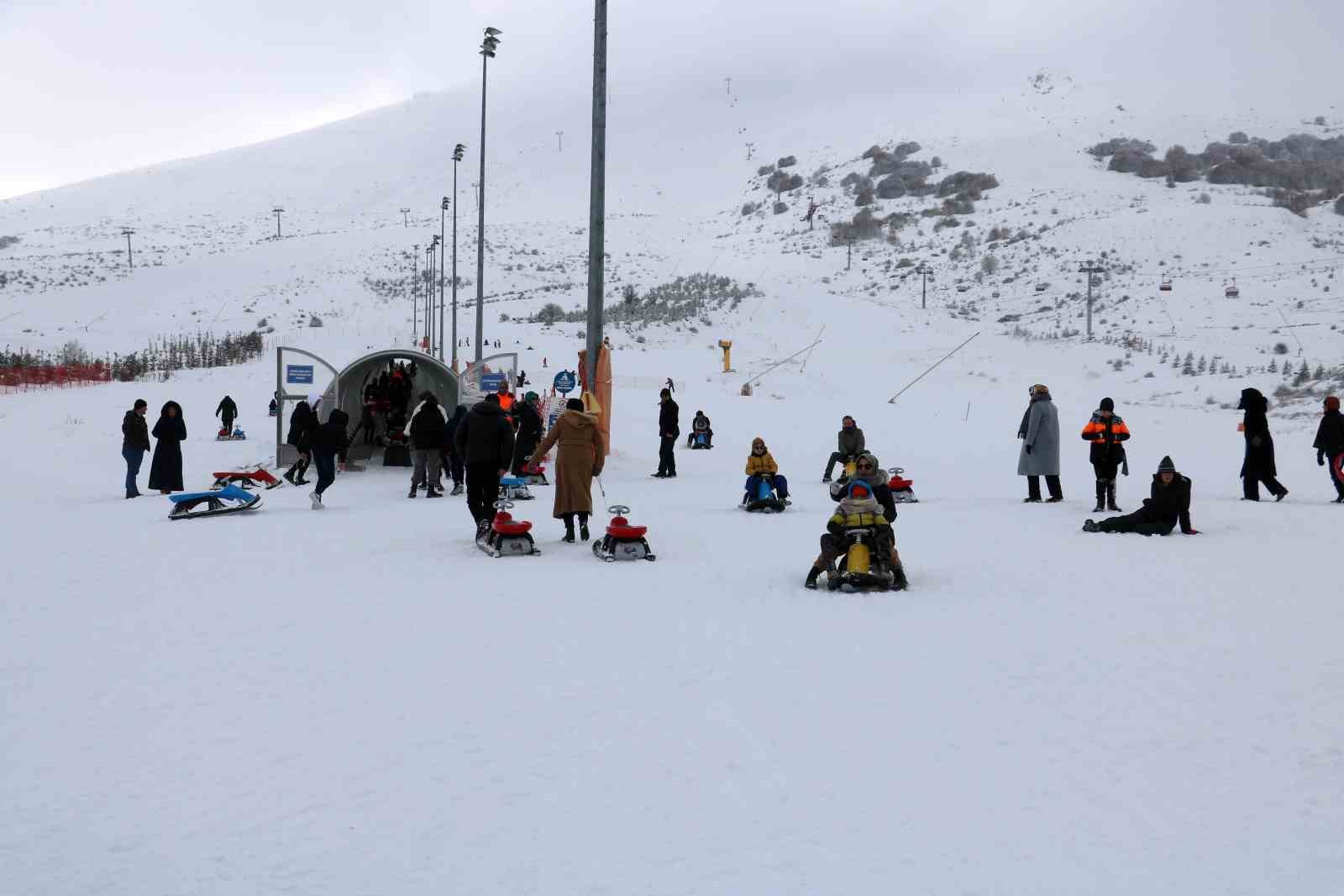 Sivas’ın Yıldız’ında kar kalınlığı 75 santimetreye ulaştı