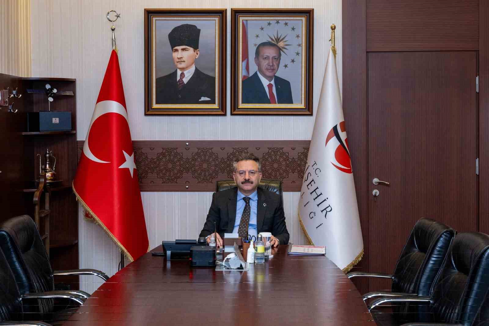 Vali Aksoy, D&uuml;zensiz G&ouml;&ccedil;le M&uuml;cadele Koordinasyon toplantısına katıldı
