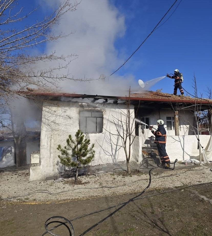 Çankırı’da korkutan ev yangını