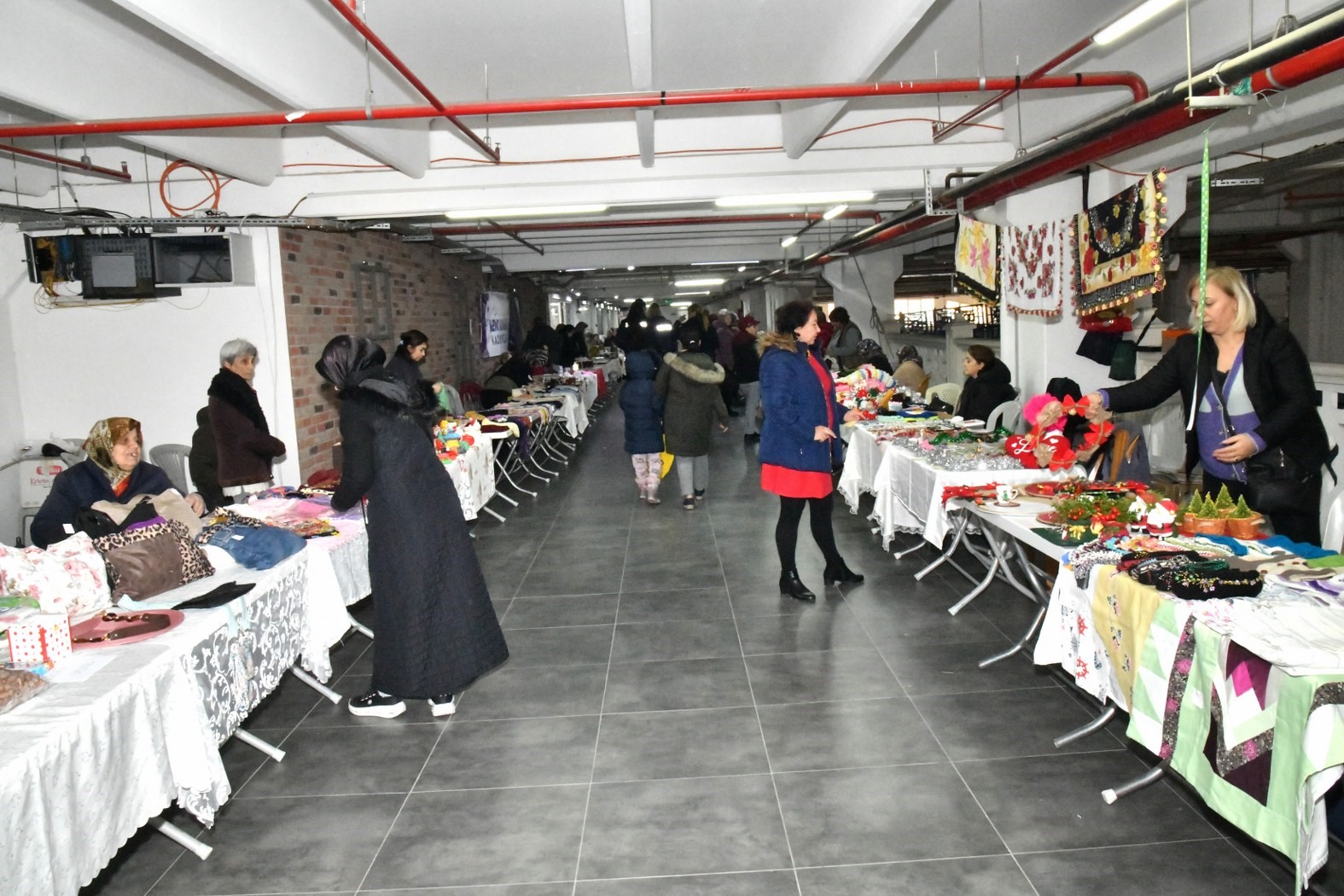 Evde &uuml;reten kadınlar i&ccedil;in pazar a&ccedil;ıldı

