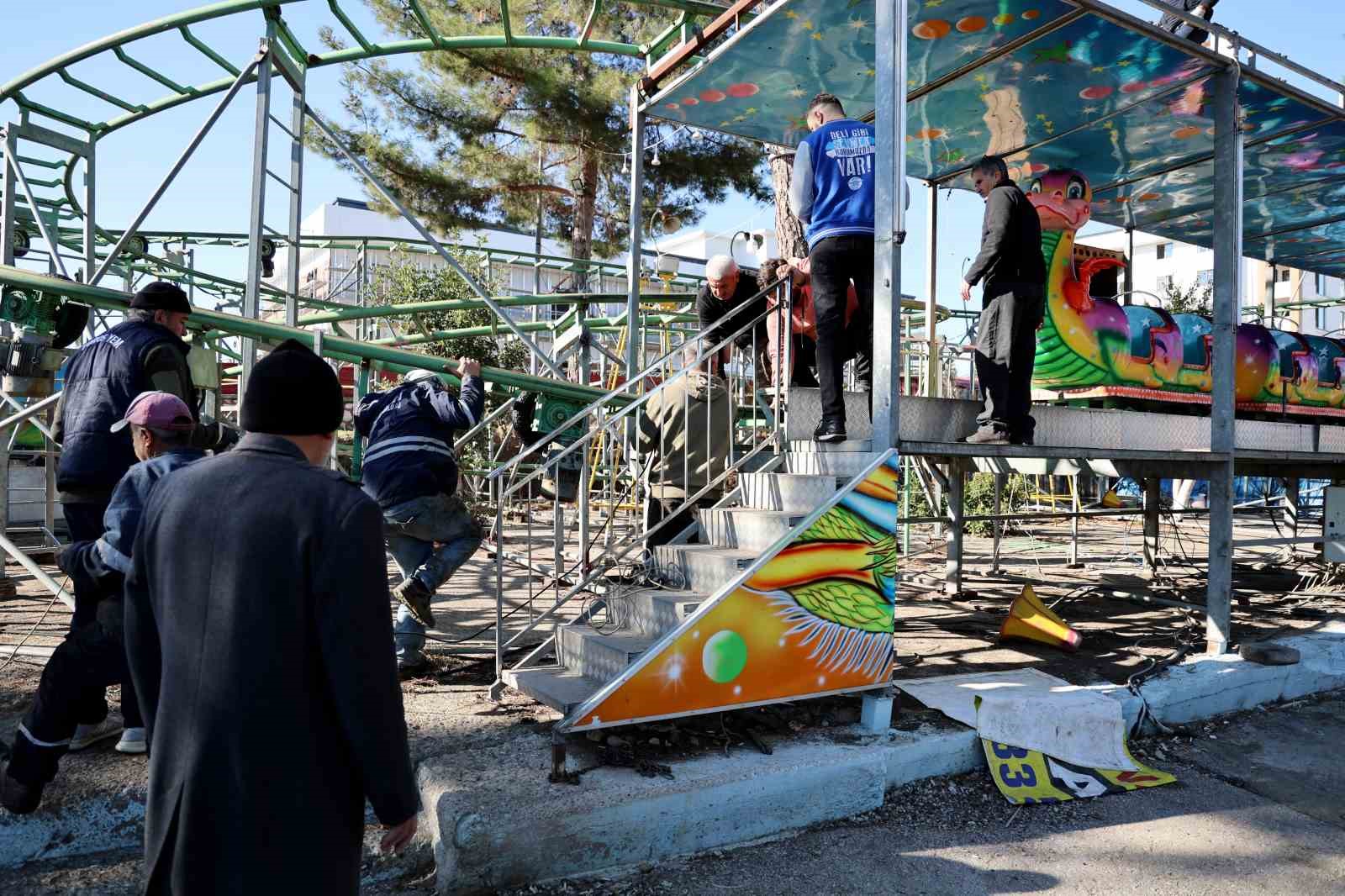 Adanalıların çocukluk hatıralarının olduğu lunapark kapandı
