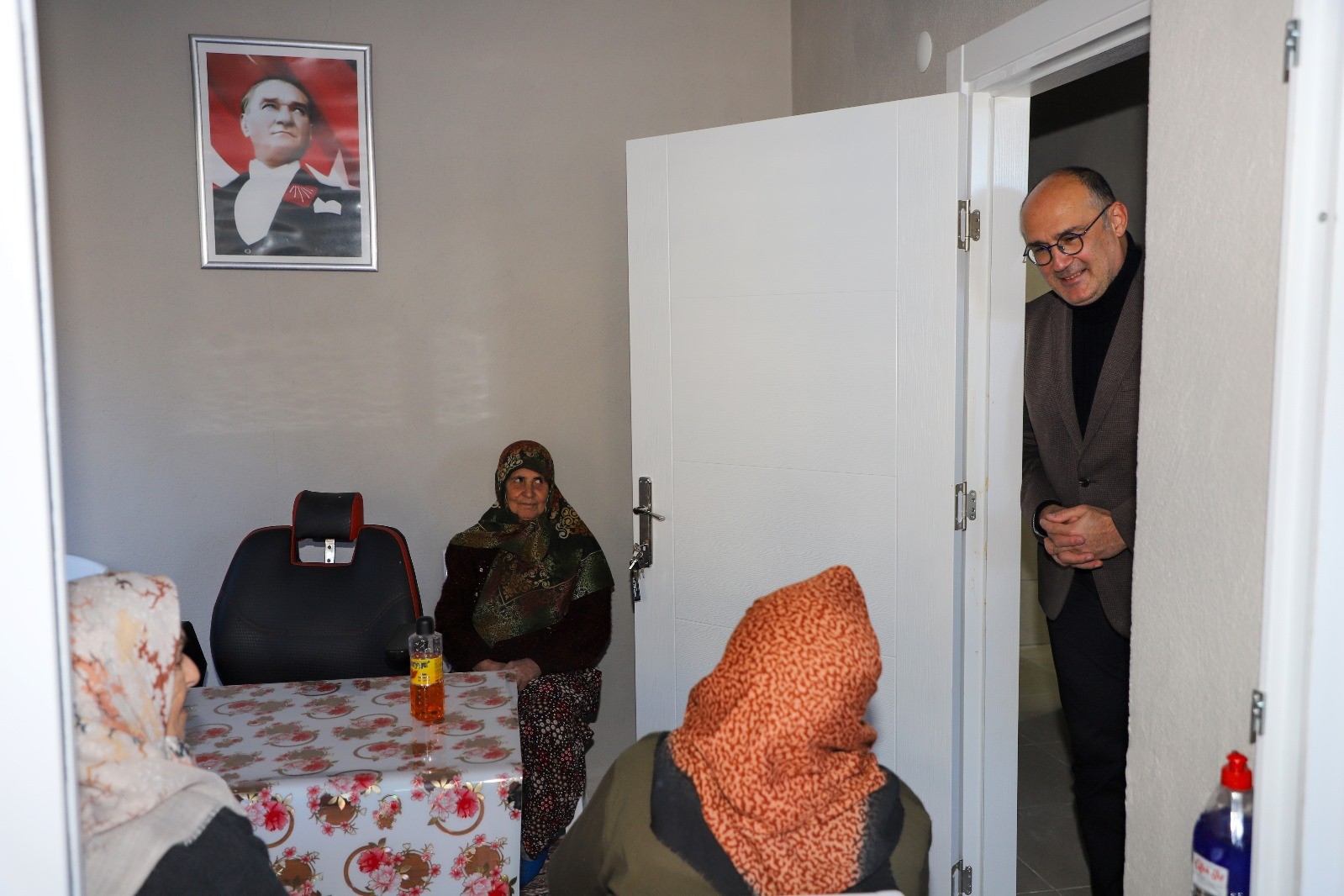 Alanya Belediyesi&rsquo;nin evde bakım hizmetleri devam ediyor
