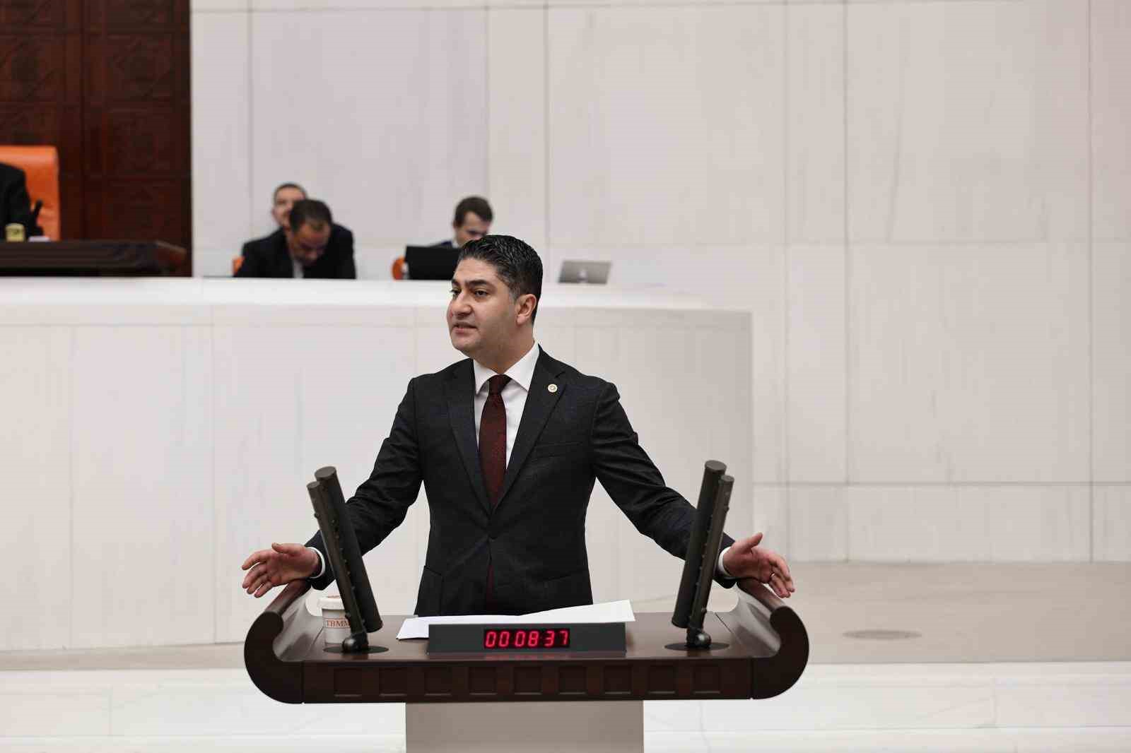 MHP’li Özdemir: "Belirli şartlara sahip gazetecilerimize yeşil pasaport edinme imkanı sağlanmalı"