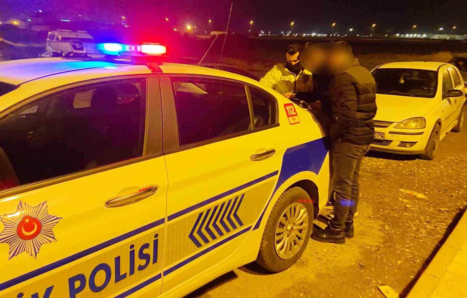 Abartı egzozlu ara&ccedil; trafikte men edildi
