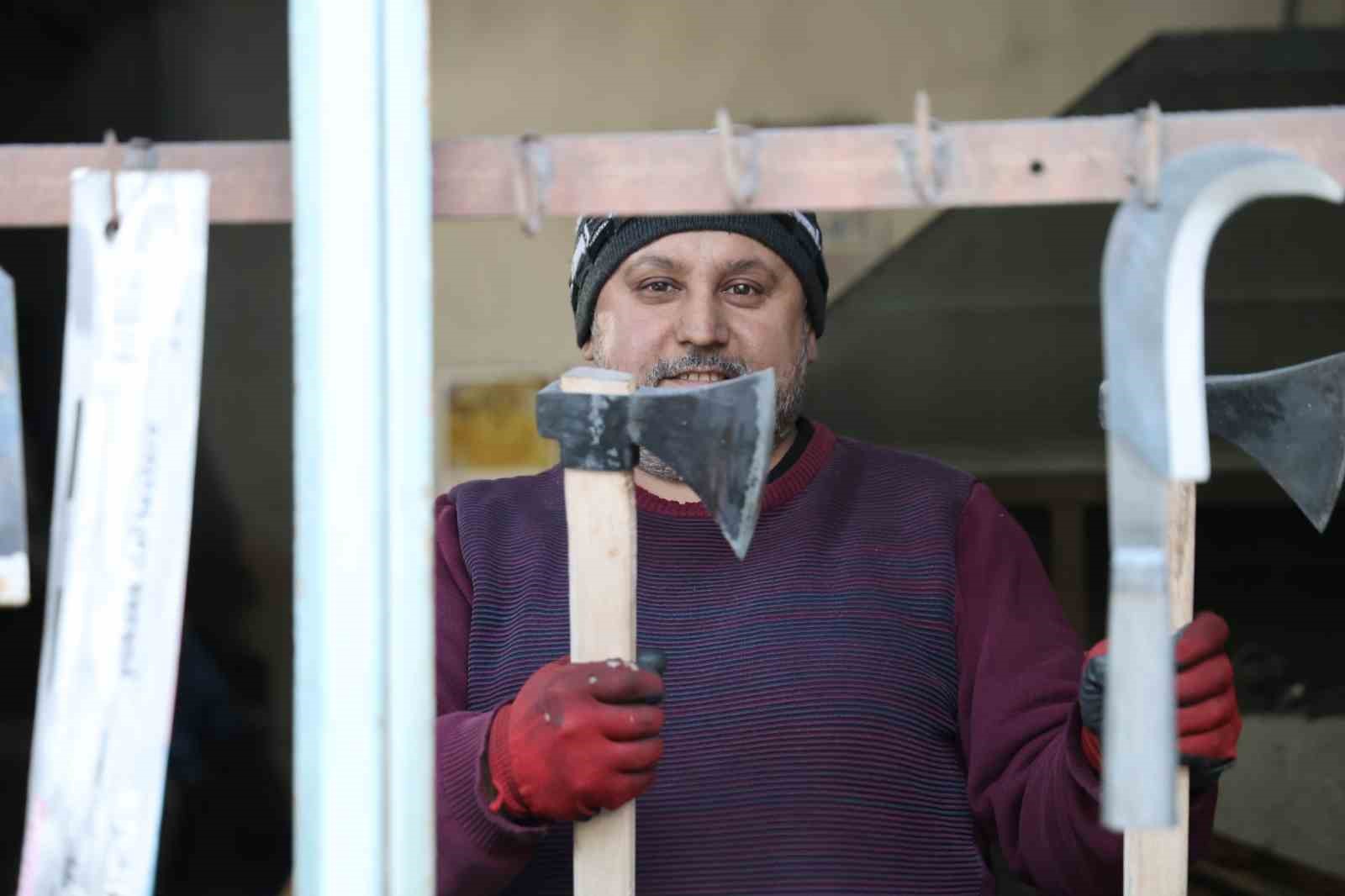 Balta ustasının ocak başında kış mesaisi