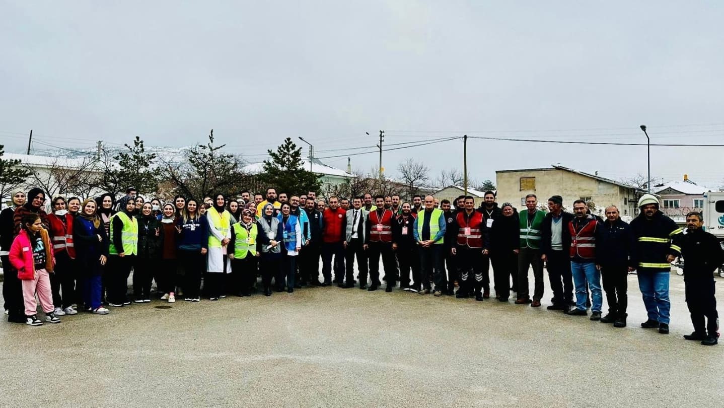 &Uuml;z&uuml;ml&uuml;&rsquo;de deprem ve yangın saha tatbikatı ger&ccedil;ekleştirildi
