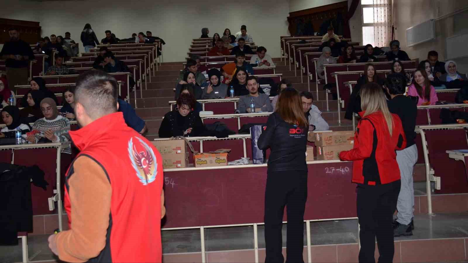 &Ouml;ğrenciler &lsquo;Gen&ccedil;lik ve g&uuml;venli gelecek&rsquo; projesi kapsamında bilgilendiriliyor
