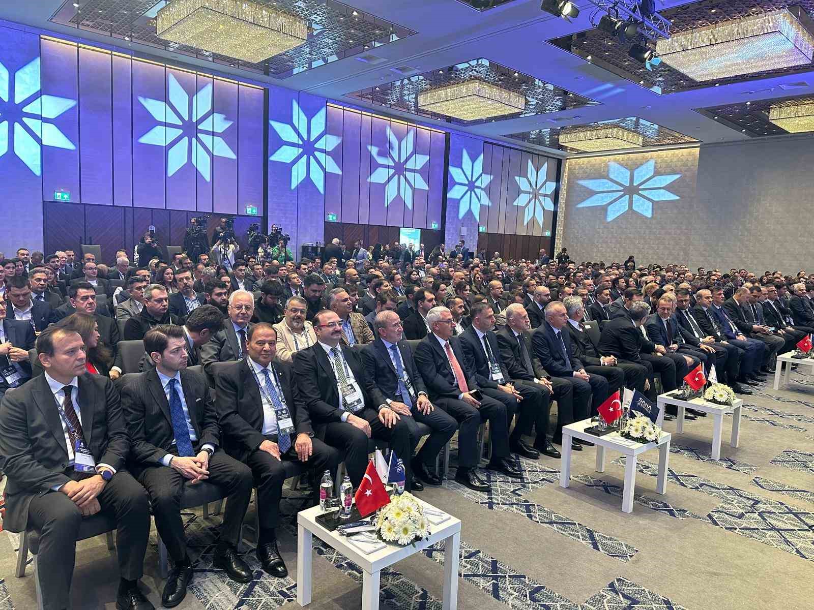 Rekt&ouml;r Hacım&uuml;ft&uuml;oğlu, savunma sanayii buluşmalarına katıldı
