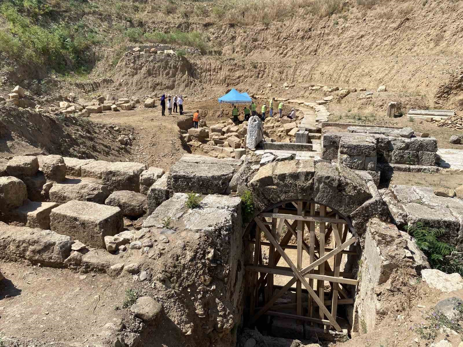 Alaşehir’deki antik tiyatro kazı çalışmaları için protokol imzalandı