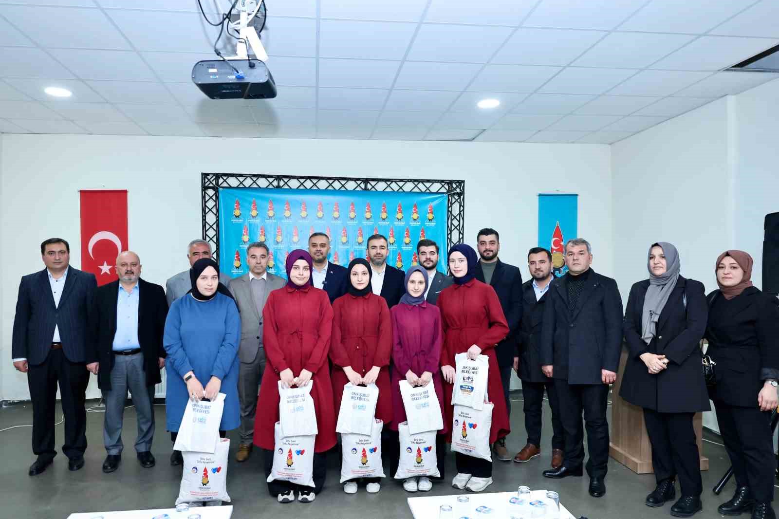 Başkan Toptaş&rsquo;tan gen&ccedil;lere destek ve m&uuml;jde
