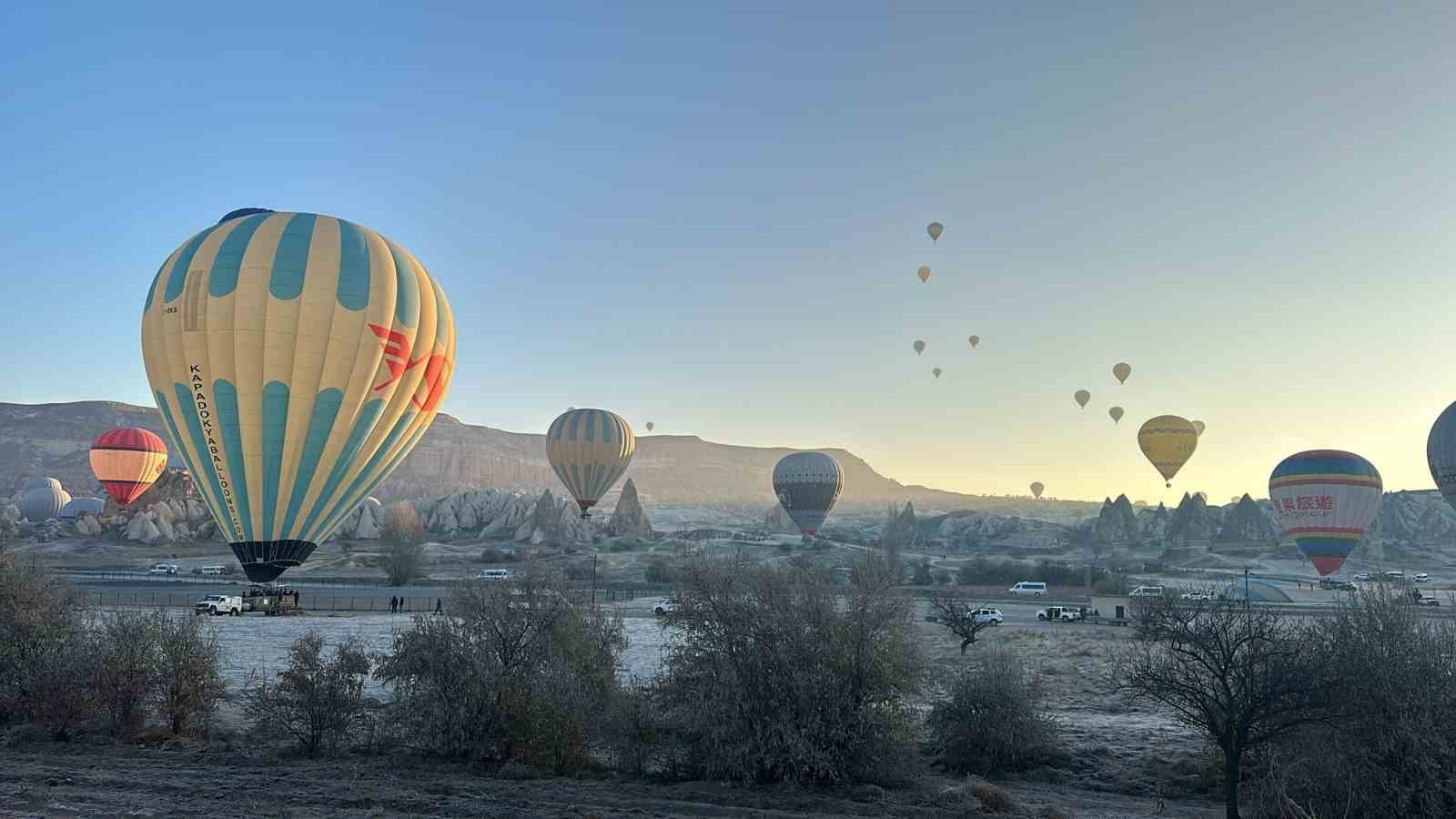 Kapadokya’da sıcak hava balonları bir hafta sonra yeniden havalandı
