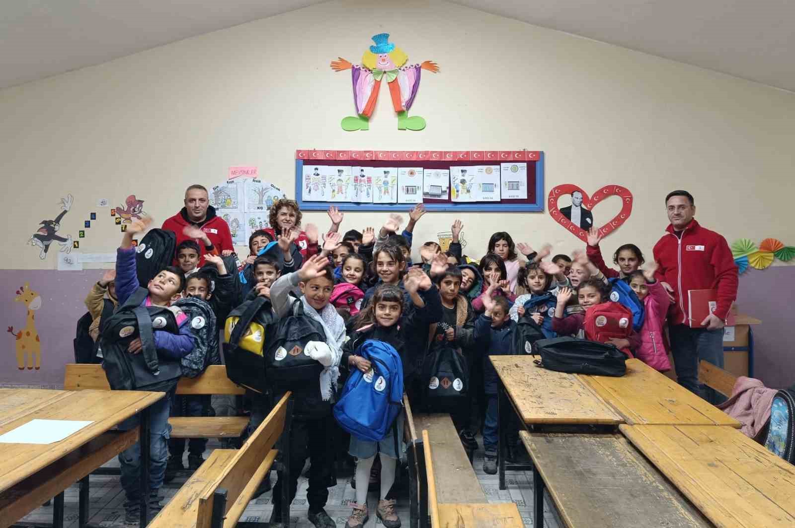 Kızılay Gönüllüleri’nden örnek bağış