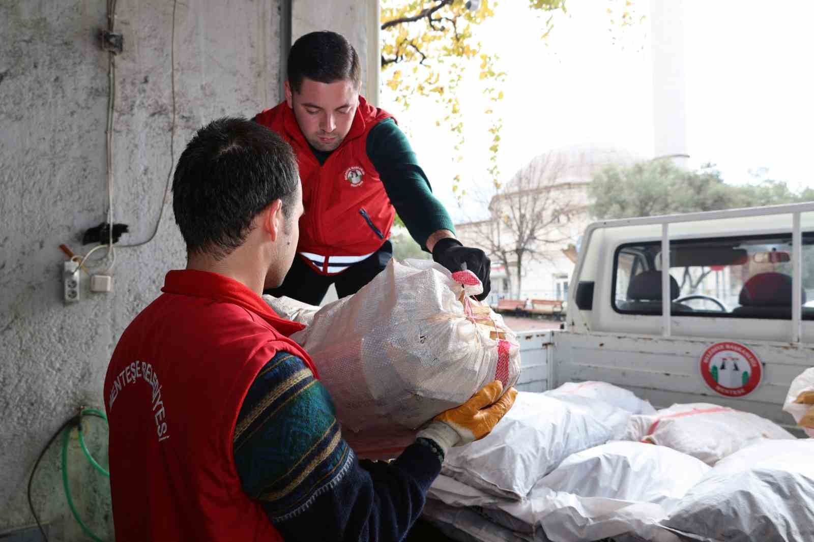 Menteşe Belediyesi’nden ihtiyaç sahiplerine yakacak yardımı