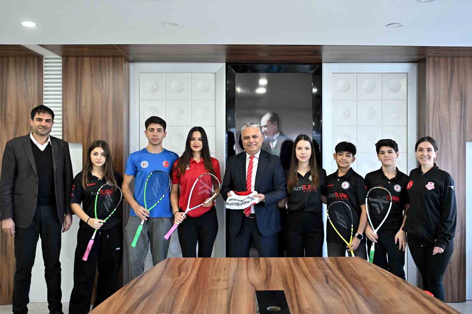 Muratpaşa’nın squash başarısı