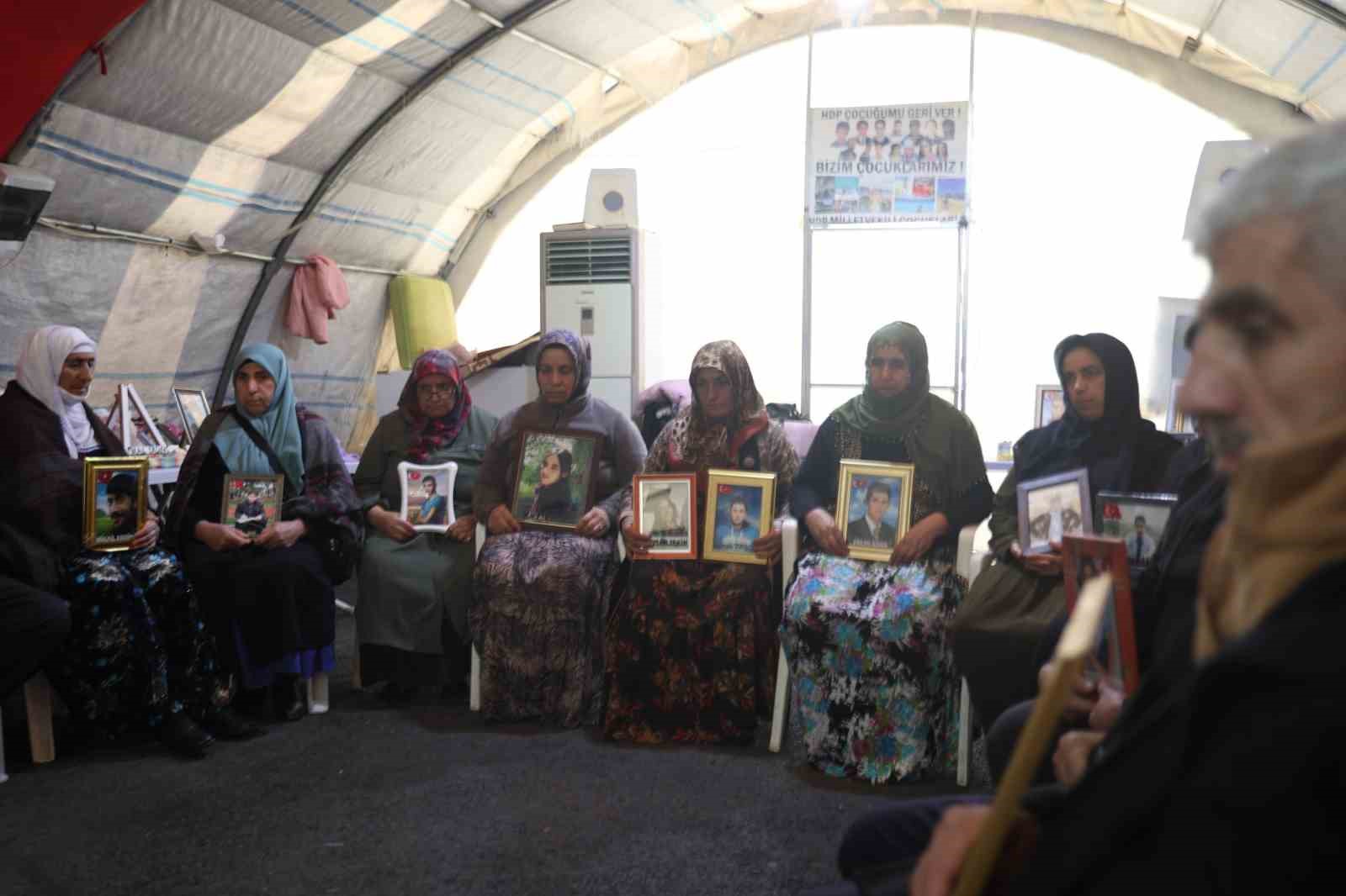 Evlat n&ouml;betindeki baba: &ldquo;K&uuml;rtlerin en b&uuml;y&uuml;k d&uuml;şmanı, PKK &ouml;rg&uuml;t&uuml;d&uuml;r&rdquo;
