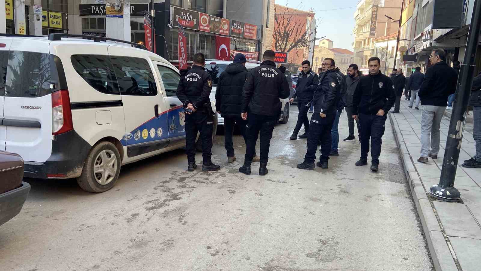 Aksaray&rsquo;da bı&ccedil;aklı kavga: 1 yaralı
