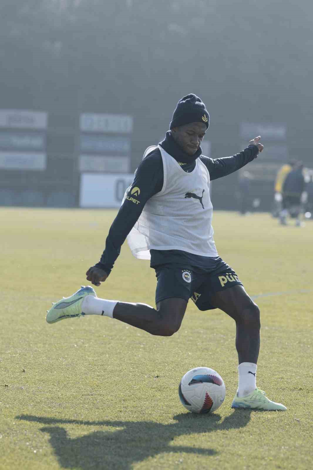 Fenerbah&ccedil;e, Ey&uuml;pspor ma&ccedil;ı hazırlıklarını s&uuml;rd&uuml;rd&uuml;
