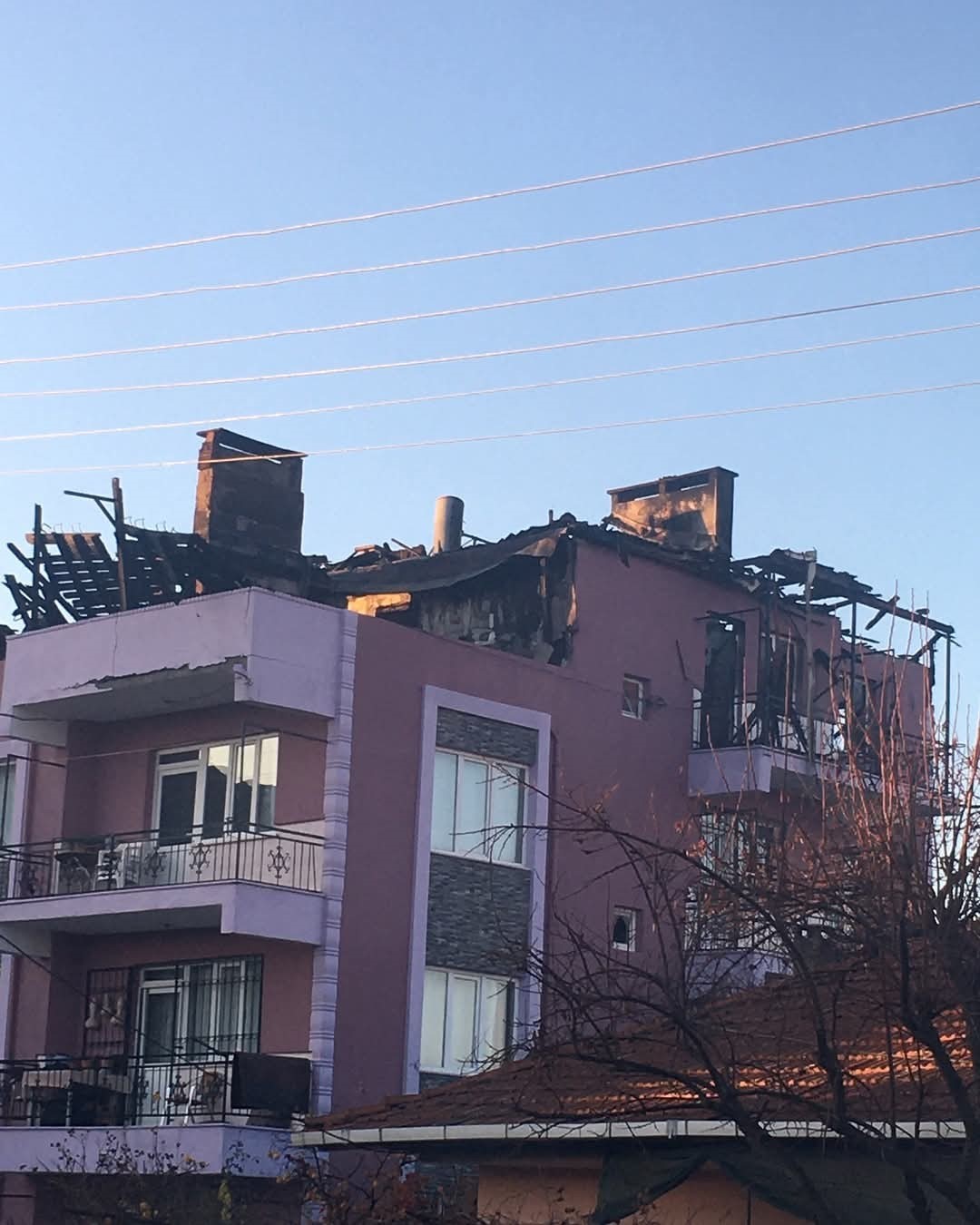 Sındırgı&rsquo;da &ccedil;ıkan yangında ev kullanılmaz hale geldi
