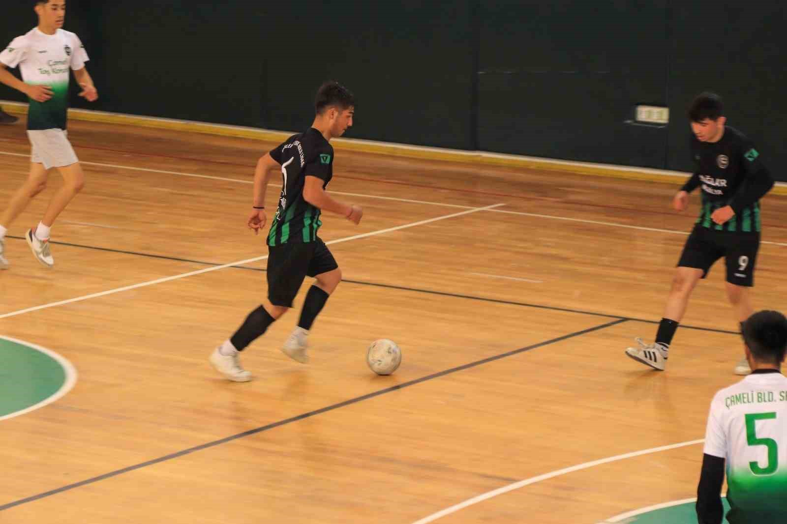 &Ccedil;ameli futsal turnuvasında şampiyonlar belirlendi
