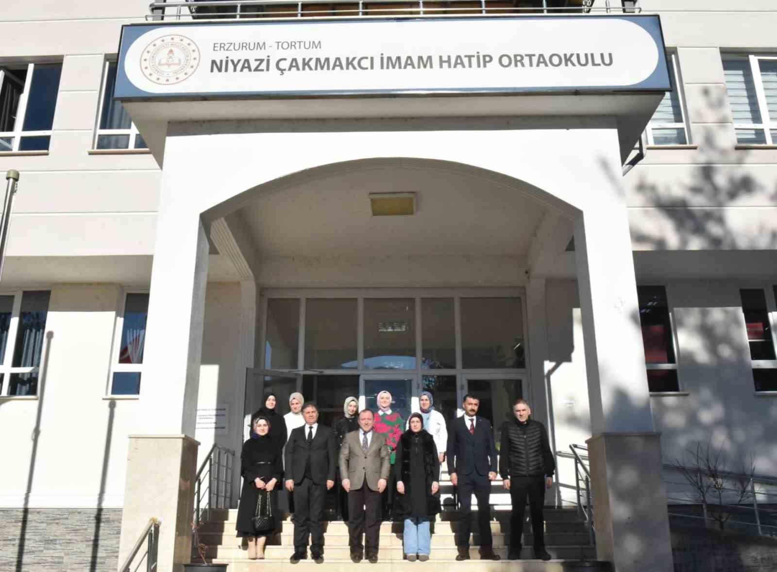 Milli Eğitim M&uuml;d&uuml;r&uuml; Yıldız; &ldquo;Her bahar bir &ccedil;i&ccedil;ekle başlar&rdquo;
