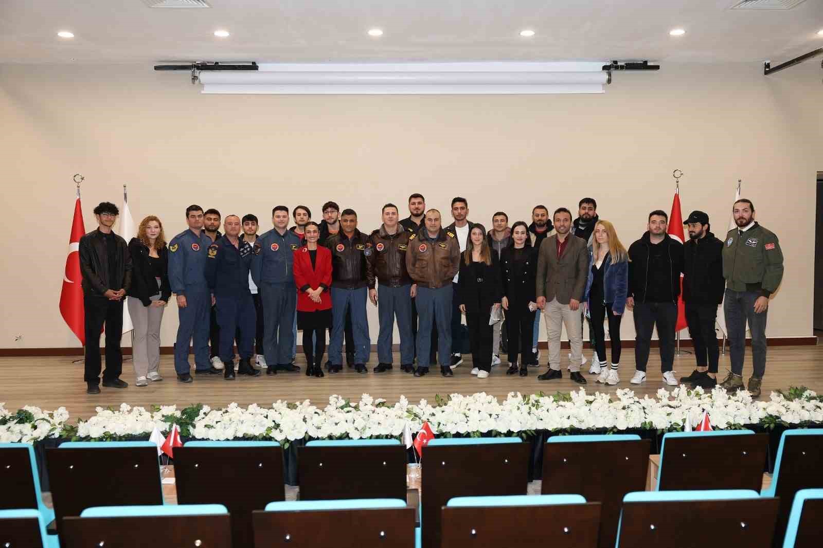 G&ouml;ky&uuml;z&uuml;n&uuml;n kahramanları ALK&Uuml;&rsquo;l&uuml; &ouml;ğrencilerle buluştu
