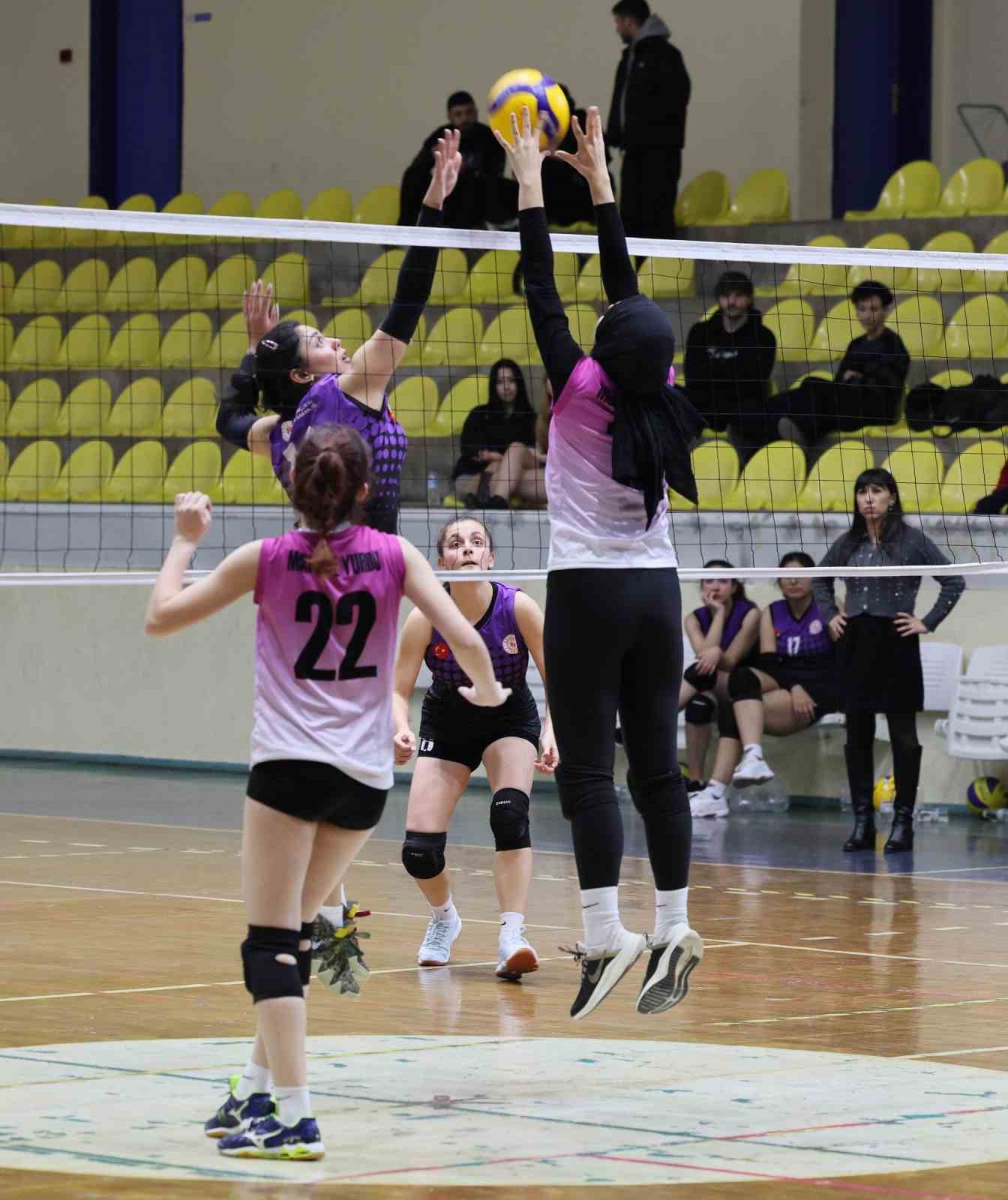 Manisa&rsquo;da filenin Şampiyonu H&uuml;ma Hatun Yurdu oldu
