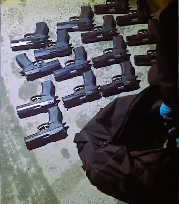 Silah ka&ccedil;ak&ccedil;ılarına film gibi operasyon
