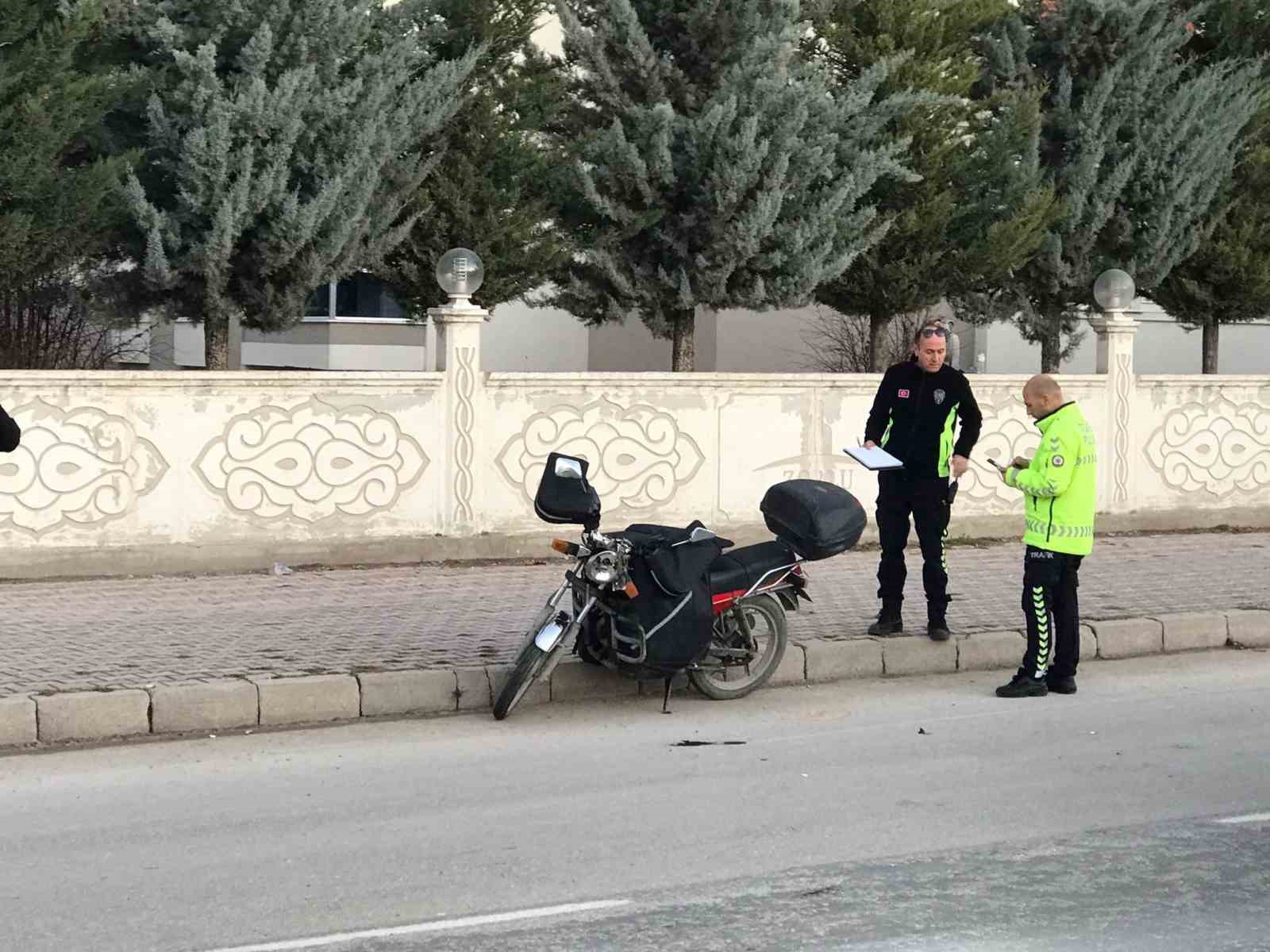 Konya’da motosiklet yayaya çarptı: 2 yaralı
