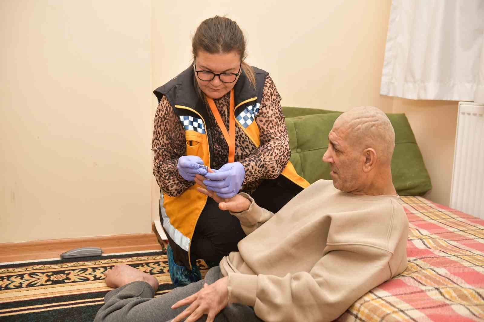 Esenyurt Belediyesi’nden evde kişisel bakım hizmeti